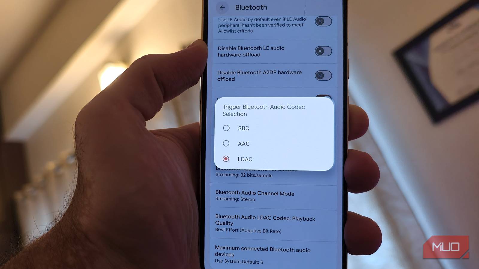 Mengubah Kualitas Audio Bluetooth pada Android dengan Satu Pengaturan Tersembunyi